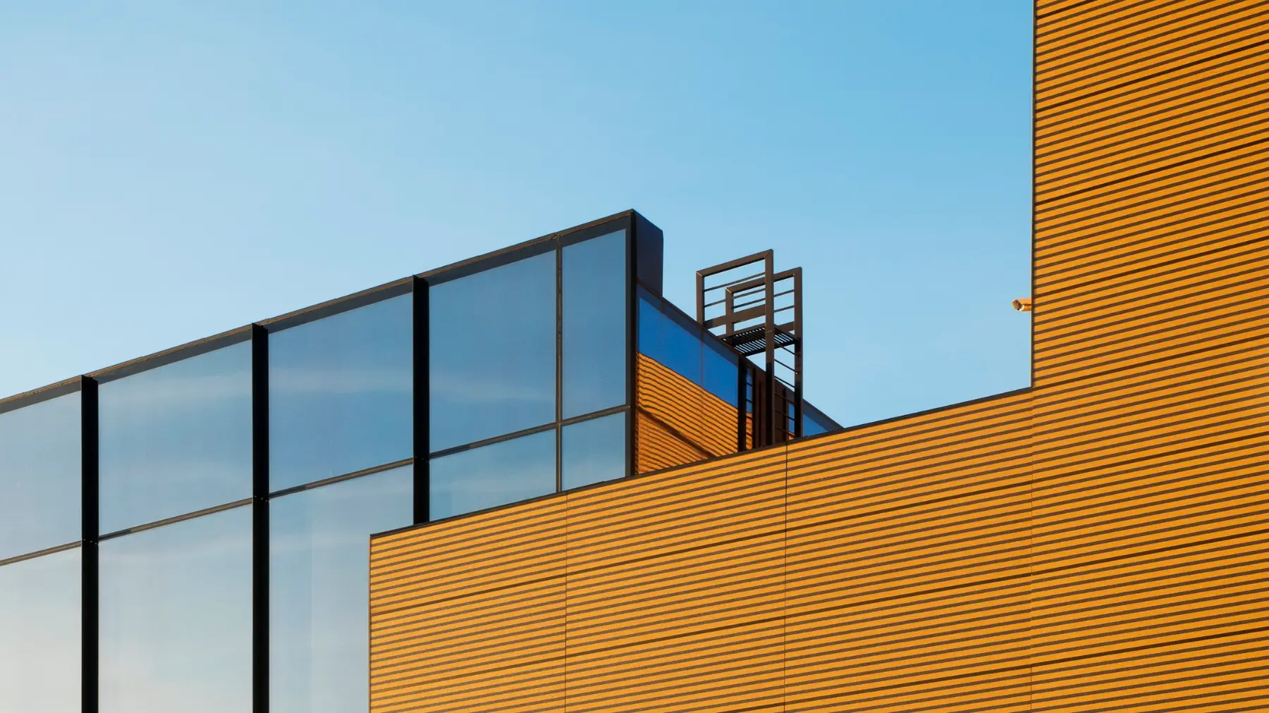 Façade d’un bâtiment d’activité moderne